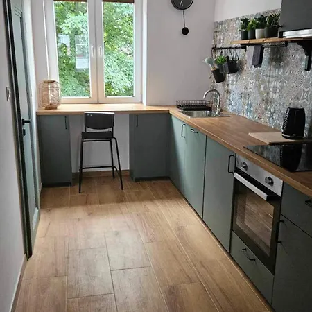 Przytulna Kawalerka Przy Plazy Apartment *